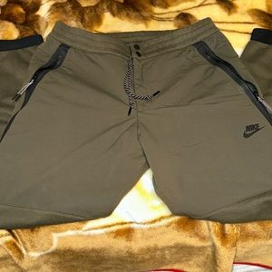 Men’s Nike pants